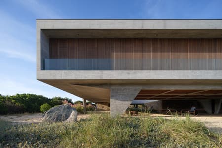 LA SECRETA HOUSE